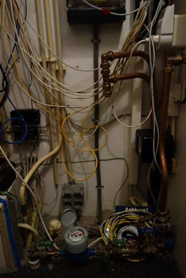 en weg meterkast zonder gasmeter